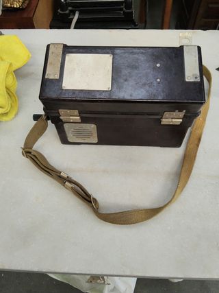 Teléfono militar antiguo