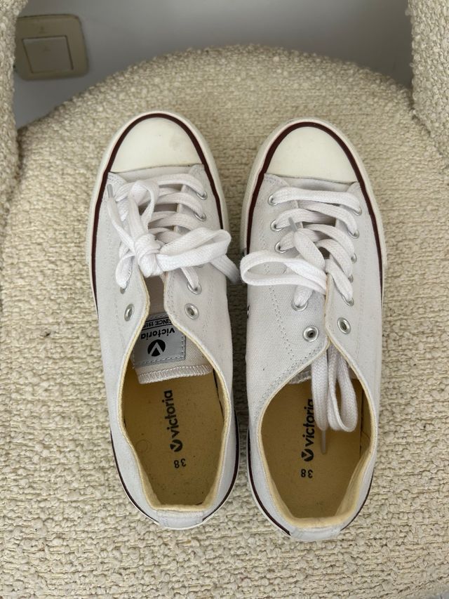 Tenis Victoria blancos plataforma