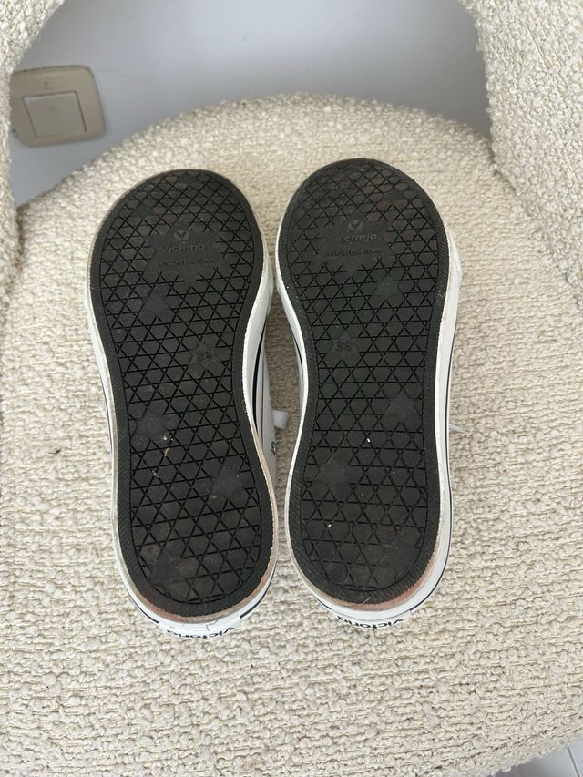 Tenis Victoria blancos plataforma