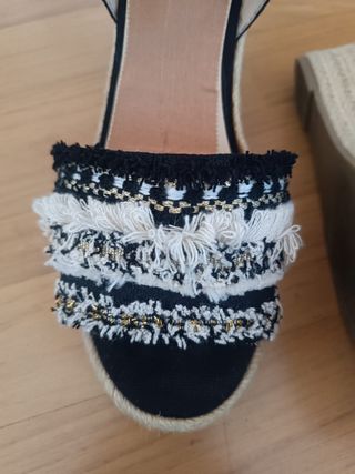 Zapatos cuña negros y blancos