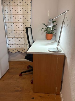Mesa escritorio + silla ergonómica