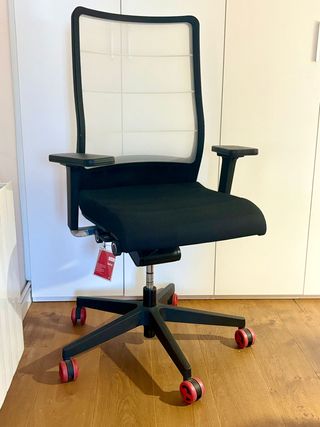 Mesa escritorio + silla ergonómica