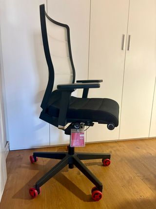 Mesa escritorio + silla ergonómica
