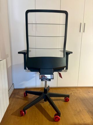 Mesa escritorio + silla ergonómica
