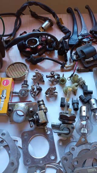Recambios moto clasica , se vende todo junto !!