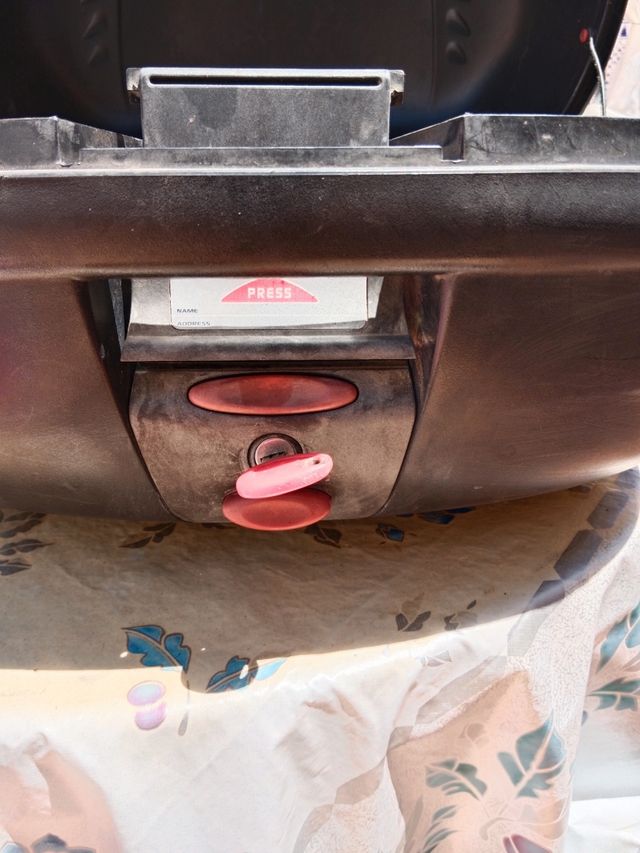 Baúl moto Givi XXL usado