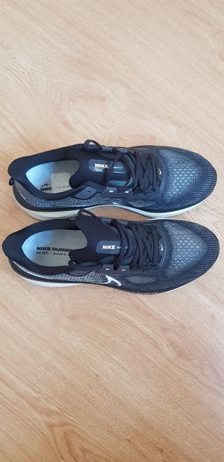 Zapatillas Nike Vomero 17 - Gris/Negras