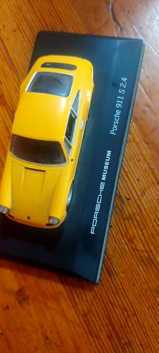 Auto in scala: Panhard & Porsche