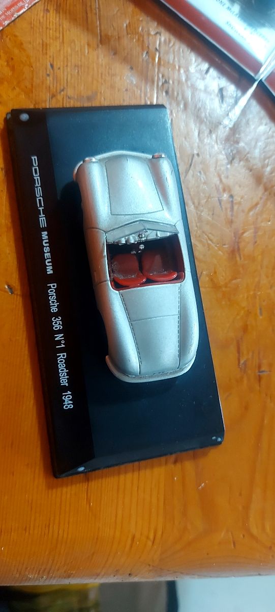 Auto in scala: Panhard & Porsche