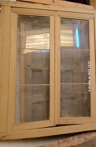 Ventana madera antigua 1'55x1'26 En Quero (Toledo)