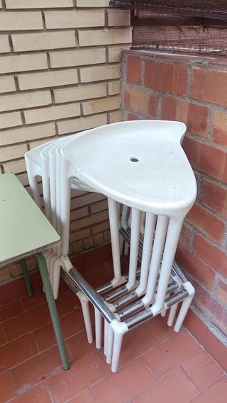 5 Sillas altas blancas - Exterior