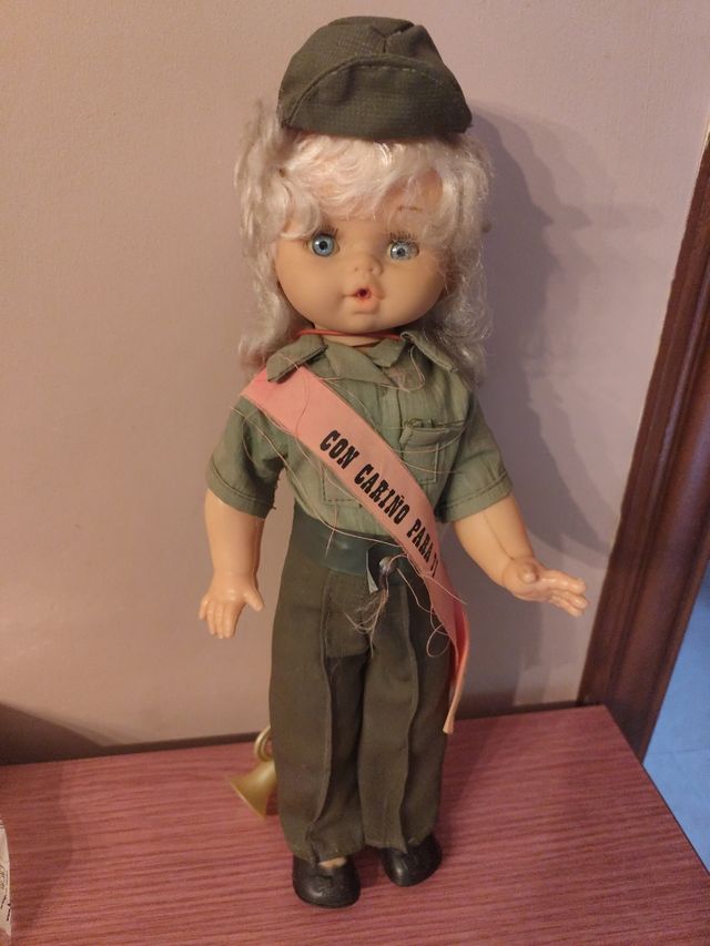 Muñeca militar vintage