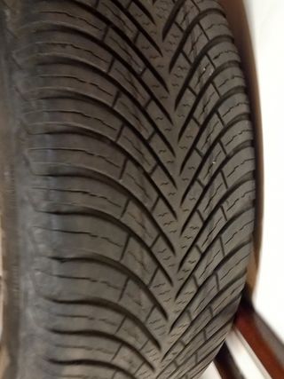 4 Llantas + Neumáticos +Tuercas +Tapacubos.