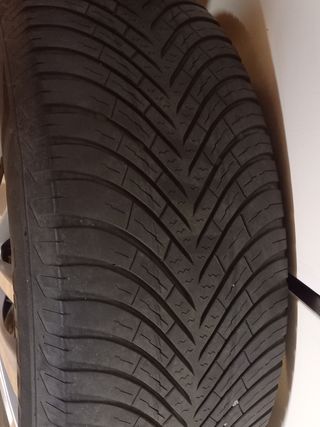 4 Llantas + Neumáticos +Tuercas +Tapacubos.