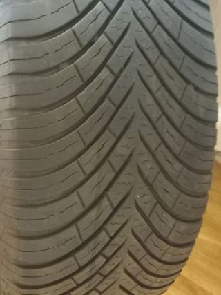 4 Llantas + Neumáticos +Tuercas +Tapacubos.