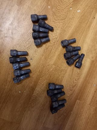 4 Llantas + Neumáticos +Tuercas +Tapacubos.