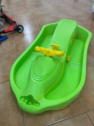 Trineo infantil verde y amarillo