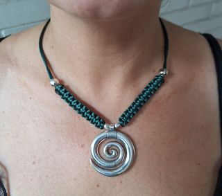 Collar verde  - artesanal