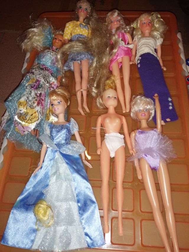 17 Bambole Barbie & altre