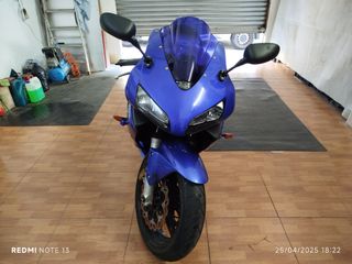 Honda CBR 600RR azul