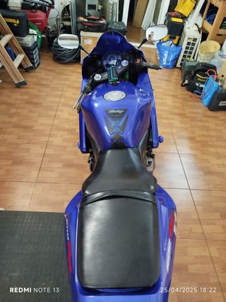 Honda CBR 600RR azul