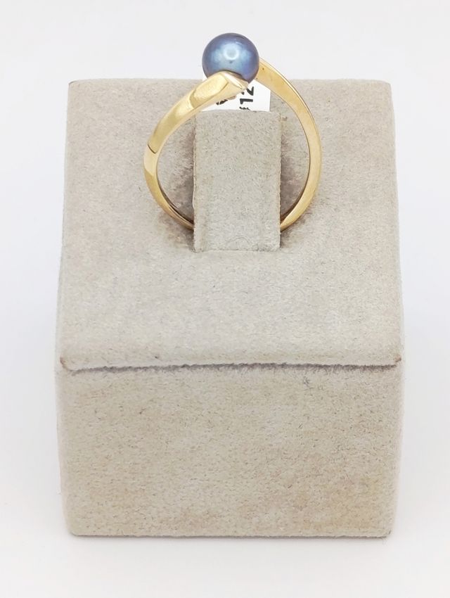 Anillo de oro 18K con perla Tahití natural.