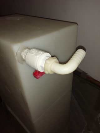 Serbatoio acqua 70L usato 140x 30x47