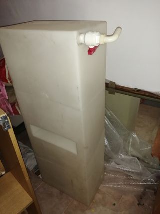 Serbatoio acqua 70L usato 140x 30x47