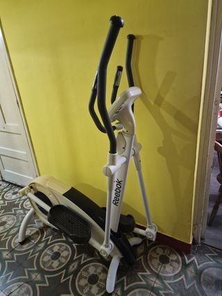 Bicicleta elíptica Reebok y
Cinta de andar Reebok