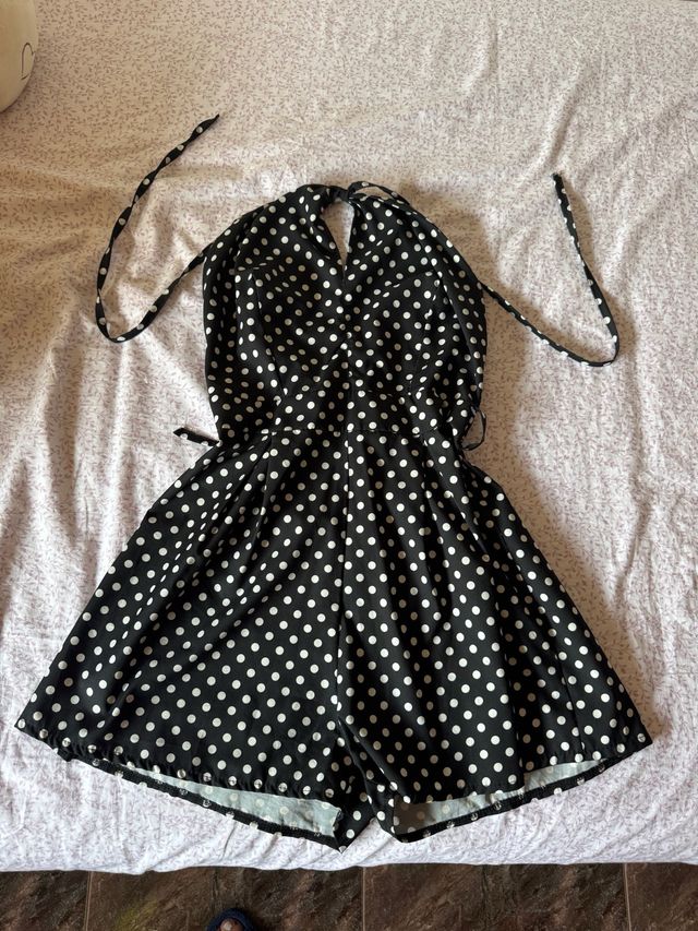 Mono lunares blanco y negro