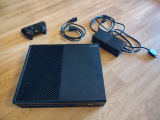 Xbox One 500GB + mando