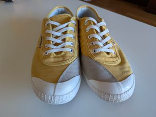 Zapatillas Kawasaki, amarillas y blancas número 43