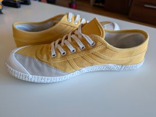 Zapatillas Kawasaki, amarillas y blancas número 43