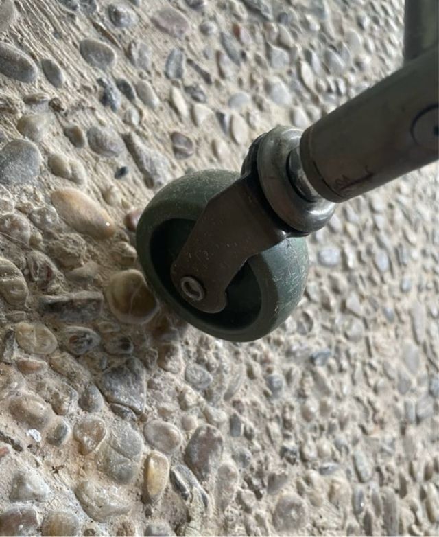 Mesa auxiliar Ikea metal gris