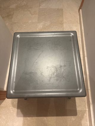 Mesa auxiliar Ikea metal gris