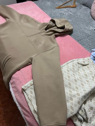 Sudadera Pedro del Hierro beige es una L 
