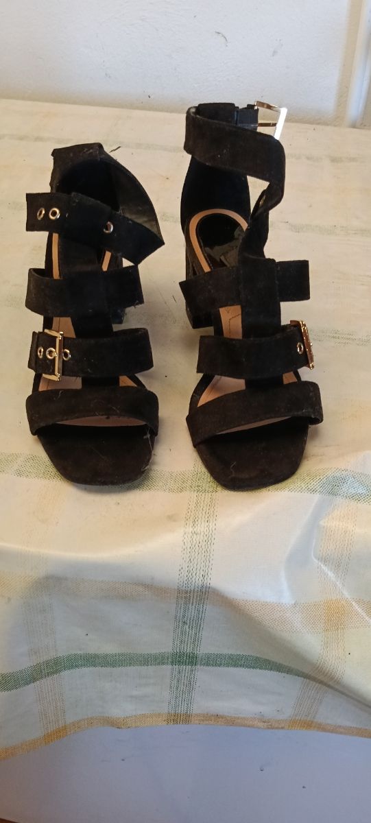 Sandalias tacón negras