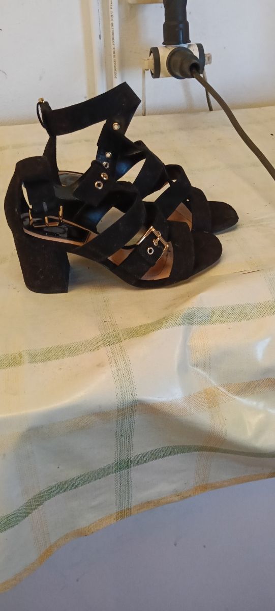 Sandalias tacón negras