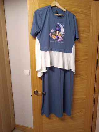 Conjunto camiseta y falda azul