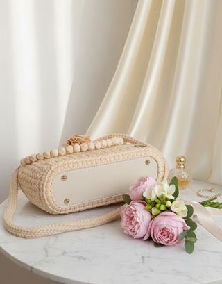 Bolso beige tejido a mano