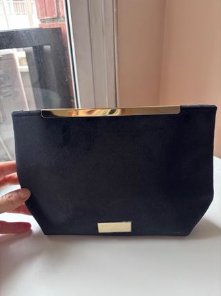Neceser de terciopelo Guess