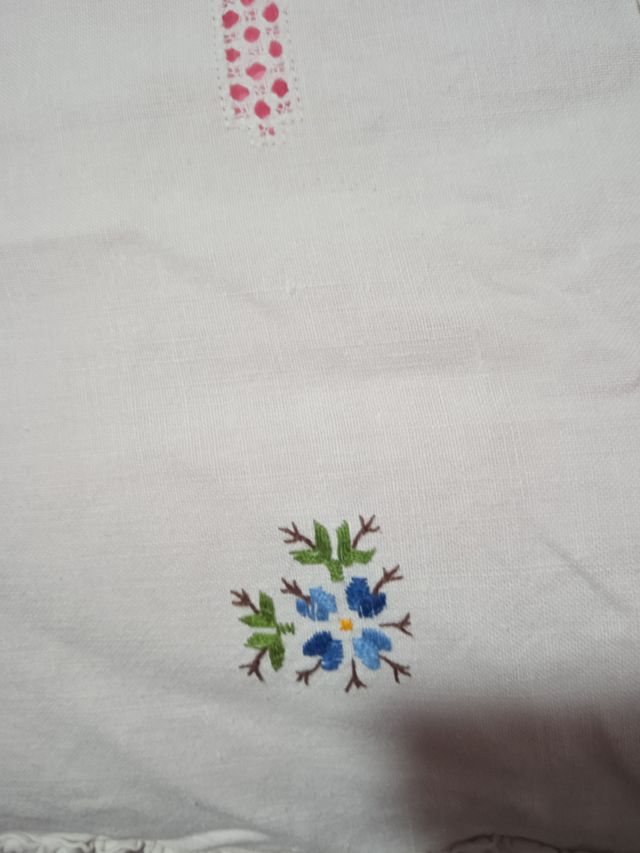 Copriletto ricamato Lagarterano