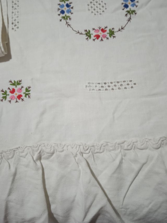 Copriletto ricamato Lagarterano