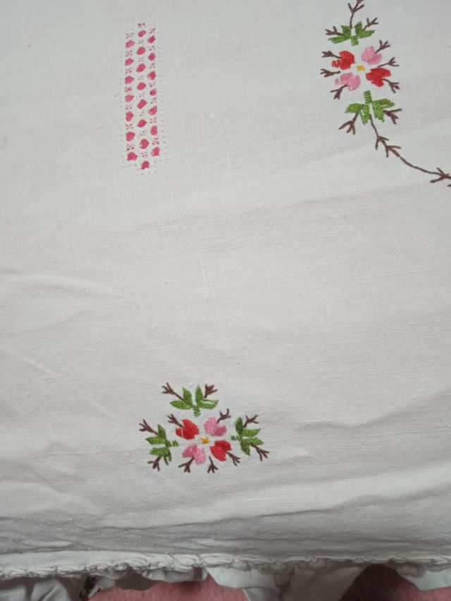 Copriletto ricamato Lagarterano