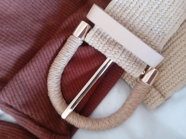 Top marrón manga larga + Cinto beige