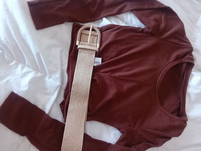 Top marrón manga larga + Cinto beige