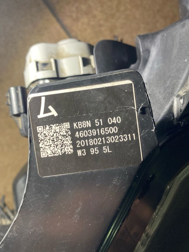 Faro delantero Mazda CX-5.