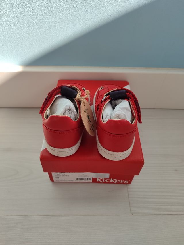 Sandalias Kickers bebé rojas