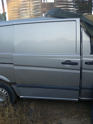 Portón lateral Mercedes Vito 2006