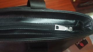 Bolso negro de cuero unisex